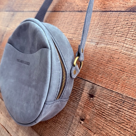 NWOT Portland Leather Almost Perfect Circle Large Crossbody Bag - Picture 5 of 10